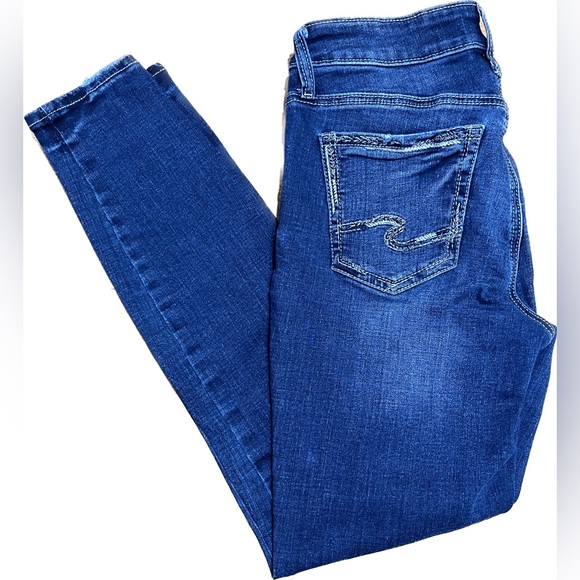 Silver Jeans. Elyse Skinny. Size 27 - Picture 2 of 4